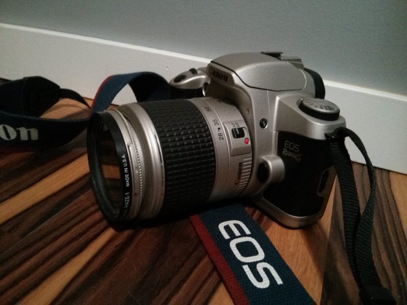 Illustration for article titled Nice Price or Crack Lens? - Canon Rebel G Edition